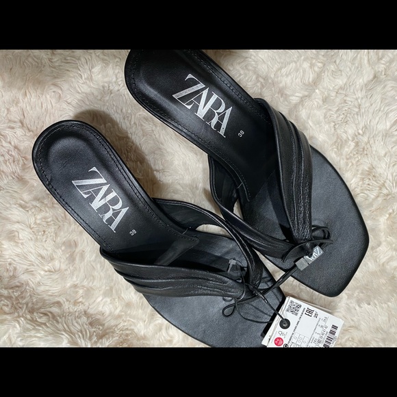 Zara | Shoes | Zara Black Thong Kitten Heel Leather Sandals | Poshmark